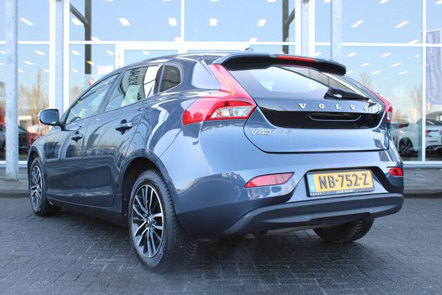 Volvo V40 T2 Momentum | Org. NL | Verw. Voorstoelen | Parkeersensoren achter | | Cruise Control |