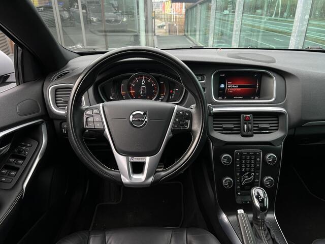 Volvo V40 1.5 T3 Polar+ Sport Automaat, R-design, Leder, Trekhaak met afneembare kogel, Panoramadak, Extra getint glas vanaf B-stijl, Stoelverwarming, Elektrisch verstelbare bestuurdersstoel