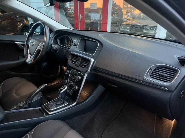 Volvo V40 122PK AUTOMAAT Momentum LED/Achteruirijcamera/winterpakket