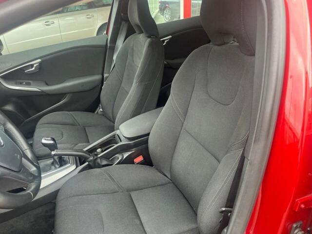 Volvo V40 2.0 T2 122PK LED koplampen/Navi/PDC Onderhoudshistorie