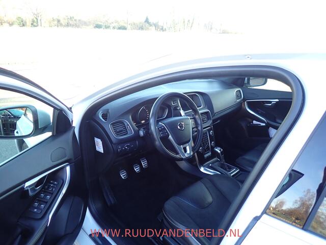 Volvo V40 2.0 T4 Business Sport R-DESIGN / CRUISE / VOORSTOELEN VERWARMD / BLUETOOTH