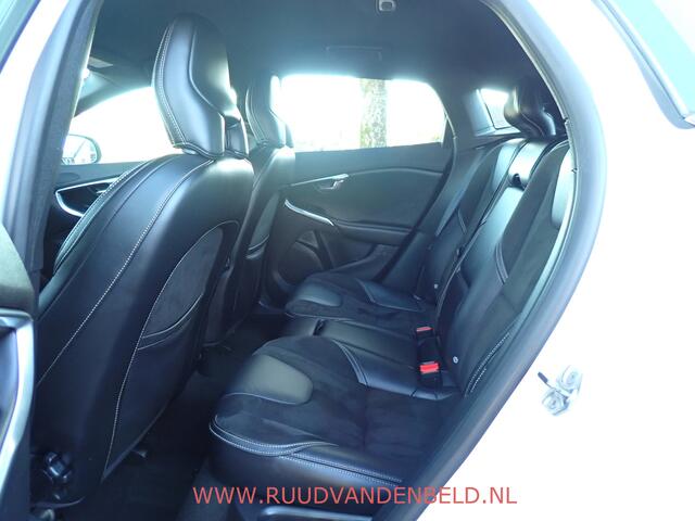 Volvo V40 2.0 T4 Business Sport R-DESIGN / CRUISE / VOORSTOELEN VERWARMD / BLUETOOTH