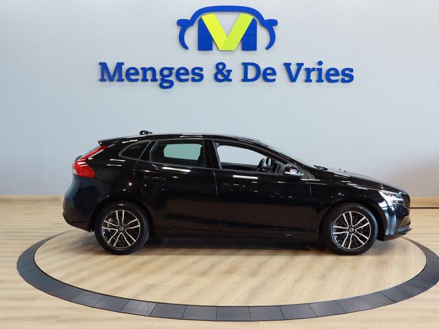 Volvo V40 2.0 D2 Nordic+ Airco | Trekhaak | Stoel Verwarming | Cruise Control | Navi | Parkeer Sensoren | Isofix | NAP