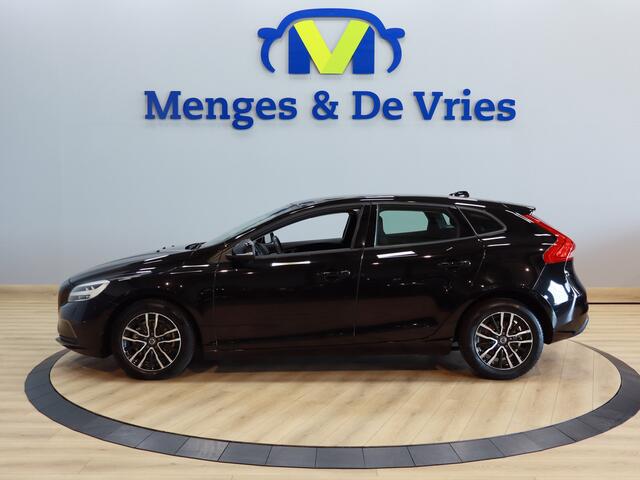 Volvo V40 2.0 D2 Nordic+ Airco | Trekhaak | Stoel Verwarming | Cruise Control | Navi | Parkeer Sensoren | Isofix | NAP
