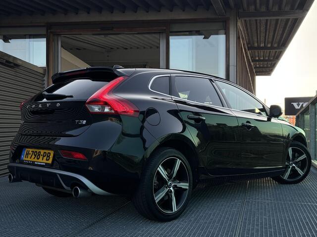 Volvo V40 1.5 T3 Polar+ Sport Automaat, R-design, Panoramadak, Stoelverwarming, High performance audio, Extra getinte ramen vanaf B-stijl, Climate control, Cruise control