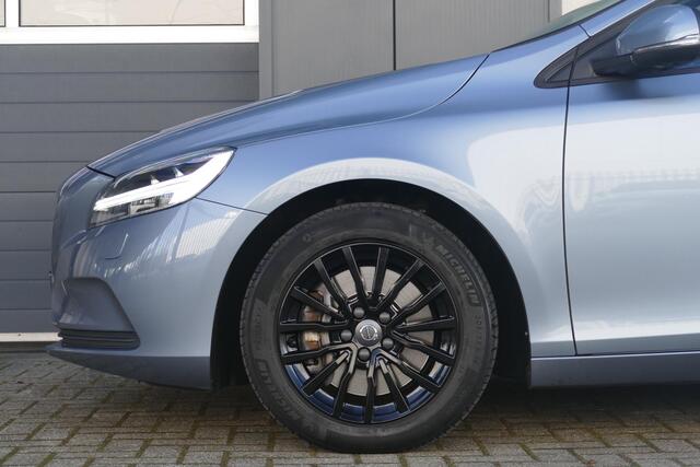 Volvo V40 1.5 T2 Momentum | VERWARMDE VOORRUIT | PARKEERSENSOREN ACHTER | NAVI | RIJKLAARPRIJS |