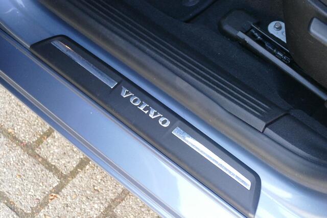 Volvo V40 1.5 T2 Momentum | VERWARMDE VOORRUIT | PARKEERSENSOREN ACHTER | NAVI | RIJKLAARPRIJS |