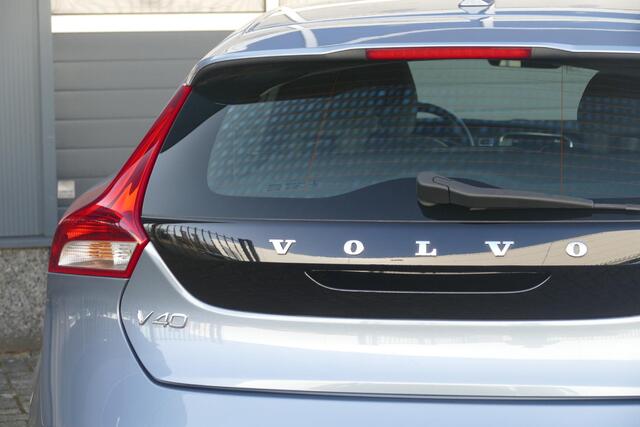 Volvo V40 1.5 T2 Momentum | VERWARMDE VOORRUIT | PARKEERSENSOREN ACHTER | NAVI | RIJKLAARPRIJS |