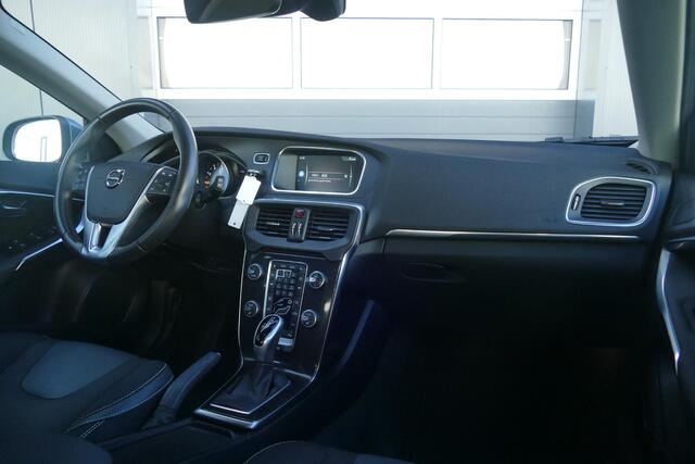 Volvo V40 1.5 T2 Momentum | VERWARMDE VOORRUIT | PARKEERSENSOREN ACHTER | NAVI | RIJKLAARPRIJS |