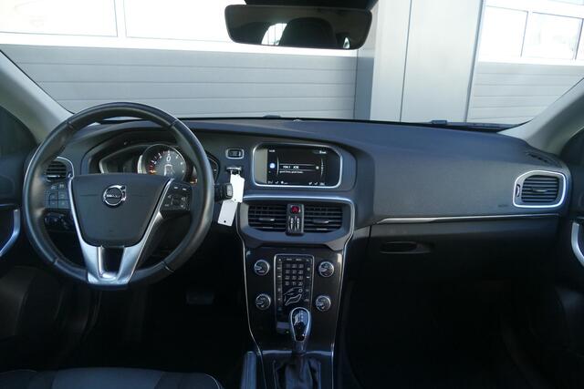 Volvo V40 1.5 T2 Momentum | VERWARMDE VOORRUIT | PARKEERSENSOREN ACHTER | NAVI | RIJKLAARPRIJS |