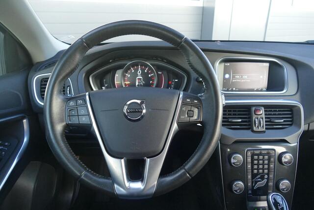 Volvo V40 1.5 T2 Momentum | VERWARMDE VOORRUIT | PARKEERSENSOREN ACHTER | NAVI | RIJKLAARPRIJS |