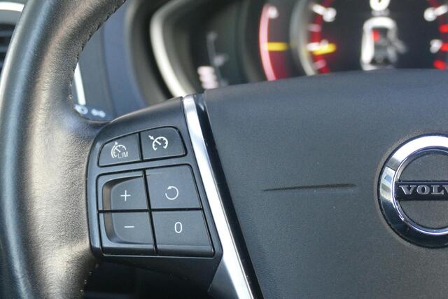 Volvo V40 1.5 T2 Momentum | VERWARMDE VOORRUIT | PARKEERSENSOREN ACHTER | NAVI | RIJKLAARPRIJS |