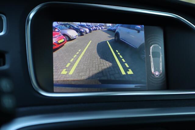 Volvo V40 2.0 T4 BUSINESS SPORT R-DESIGN AUT. | PANO | LED | LEDER | NAVI | CAMERA | CRUISE | CLIMATE