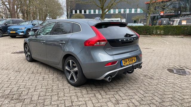Volvo V40 T3 Automaat Polar+ Sport | Panoramadak | Achteruitrijcamera | Navigatie | Stoelverwarming | Standkachel | Trekhaak