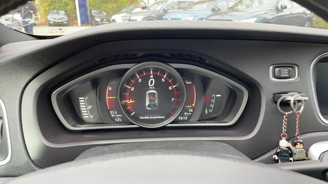 Volvo V40 T3 Automaat Polar+ Sport | Panoramadak | Achteruitrijcamera | Navigatie | Stoelverwarming | Standkachel | Trekhaak