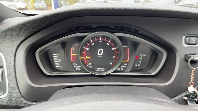 Volvo V40 T3 Automaat Polar+ Sport | Panoramadak | Achteruitrijcamera | Navigatie | Stoelverwarming | Standkachel | Trekhaak