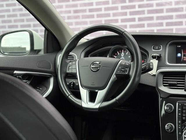 Volvo V40 1.5 T2 Edition+ | TREKHAAK | Automaat | Standkachel | Stoelverwarming | Volvo on Call | Regensensor | Dealer onderhouden |