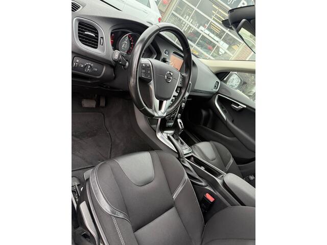 Volvo V40 1.5 T2 Polar+ | Standkachel | Achteruitrijcamera | LED Koplampen | Navigatie | Stoelverwarming | Parkeersensoren