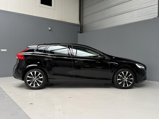Volvo V40 2.0 T2 Momentum Trekhaak|Camera|LED|Navi|