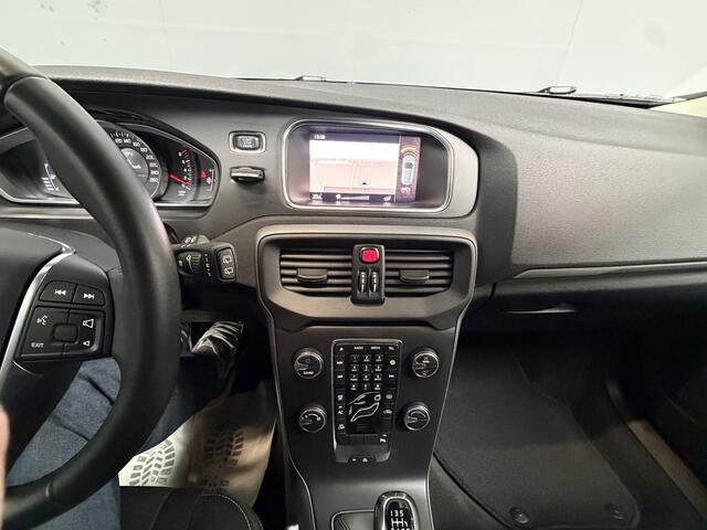 Volvo V40 2.0 T2 Momentum Trekhaak|Camera|LED|Navi|