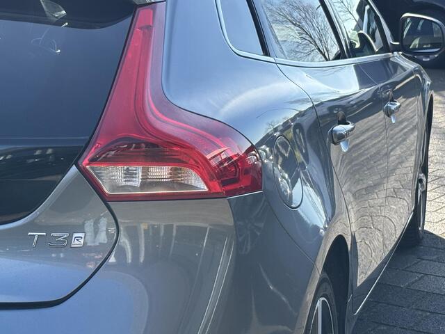 Volvo V40 1.5 T3 R-Design | Automaat | Sportive uitvoering | Leder interieur | Standkachel Panorama dak | DAB+ | Camera | Lage km stand!