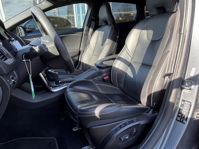 Volvo V40 1.5 T3 R-Design | Automaat | Sportive uitvoering | Leder interieur | Standkachel Panorama dak | DAB+ | Camera | Lage km stand!