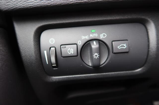 Volvo V40 1.5 T3 POLAR+ SPORT, R-DESIGN , PANO ENZ ....