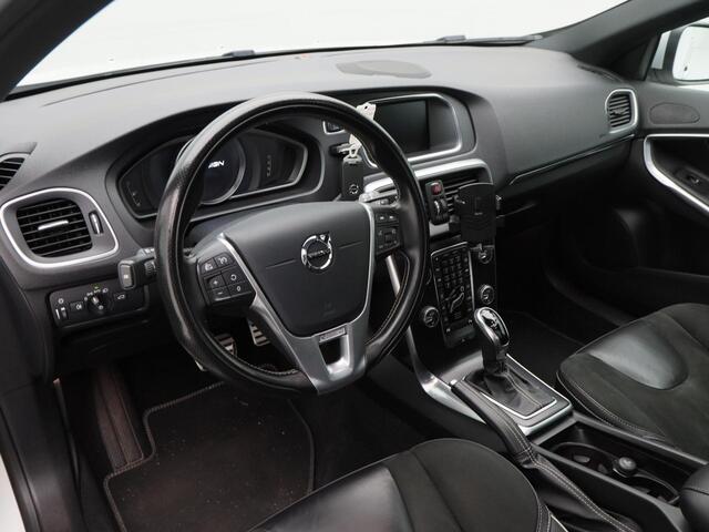 Volvo V40 1.5 T3 Polar+ Sport | Stoelverwarming | Half Leer | Bluetooth | Camera | Cruise Control | Panoramadak | Navigatie | 18 Inch | 139.757 Km !!