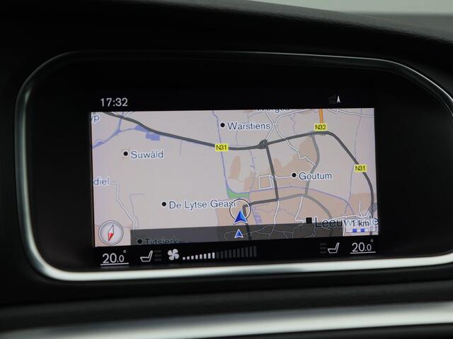 Volvo V40 1.5 T3 Polar+ Sport | Stoelverwarming | Half Leer | Bluetooth | Camera | Cruise Control | Panoramadak | Navigatie | 18 Inch | 139.757 Km !!