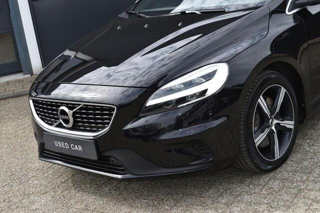 Volvo V40 T3 Automaat Polar+ Sport | Panoramadak | Harman Kardon audio | Alarm klasse 3 | Parkeercamera | Stoelverwarming | Navigatie | Volvo on Call | Parkeersensoren voor + achter | Dealeronderhouden |