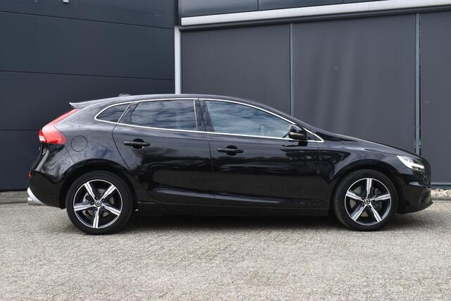 Volvo V40 T3 Automaat Polar+ Sport | Panoramadak | Harman Kardon audio | Alarm klasse 3 | Parkeercamera | Stoelverwarming | Navigatie | Volvo on Call | Parkeersensoren voor + achter | Dealeronderhouden |