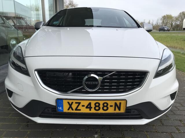Volvo V40 1.5 T3 Polar+ Sport R-Design Automaat | Rijklaar incl garantie | Panoramadak Thor LED Camera Standkachel