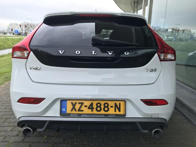 Volvo V40 1.5 T3 Polar+ Sport R-Design Automaat | Rijklaar incl garantie | Panoramadak Thor LED Camera Standkachel