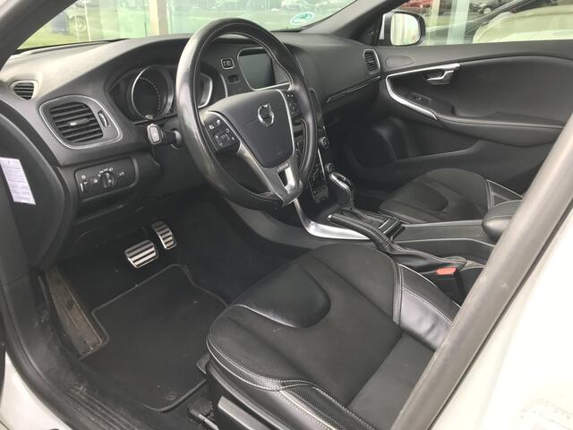 Volvo V40 1.5 T3 Polar+ Sport R-Design Automaat | Rijklaar incl garantie | Panoramadak Thor LED Camera Standkachel