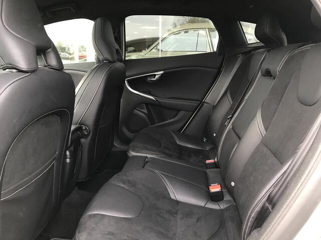 Volvo V40 1.5 T3 Polar+ Sport R-Design Automaat | Rijklaar incl garantie | Panoramadak Thor LED Camera Standkachel