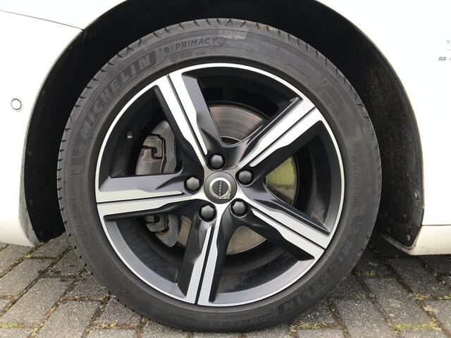 Volvo V40 1.5 T3 Polar+ Sport R-Design Automaat | Rijklaar incl garantie | Panoramadak Thor LED Camera Standkachel