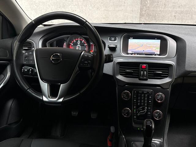 Volvo V40 2.0 T2 Nordic+ Sport (VIRTUAL COCKPIT, NAVIGATIE, CLIMATE, LEDER, STOELVERWARMING, SPORTSTOELEN, GETINT GLAS, CRUISE, NIEUWSTAAT)