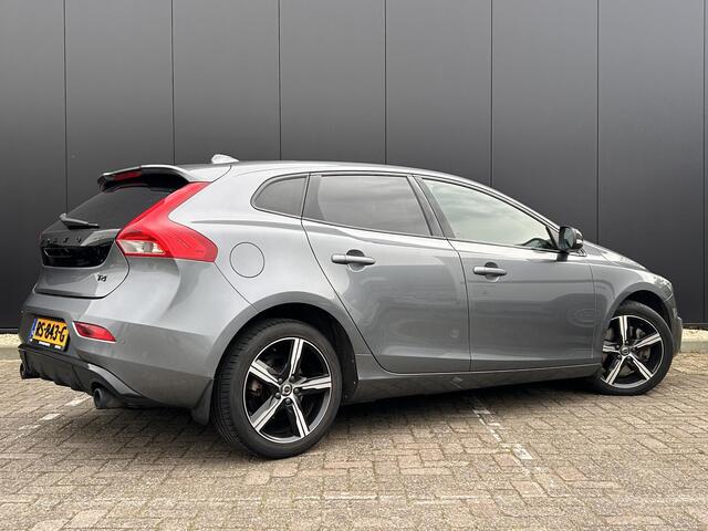 Volvo V40 2.0 T4 Business Sport Panorama dak / leer / park assist camera / Navigatie / stoelverwarming