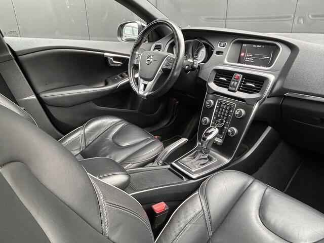 Volvo V40 2.0 T4 Business Sport Panorama dak / leer / park assist camera / Navigatie / stoelverwarming
