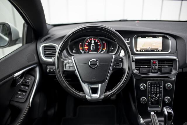 Volvo V40 T3 Benzine R-Design | Stoel verwarming | 17" | Parkeer camera | Led koplampen | Parkeer sensoren | Cruise control |
