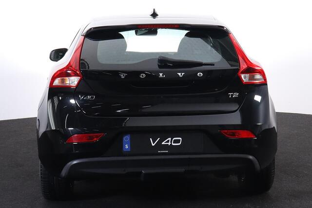 Volvo V40 T2 Nordic+ - Automaat - Parkeerverwarming - LED-koplampen - Navigatie - Verwarmbare voorstoelen - Verwarmbare voorruit - Trekhaak afneembaar
