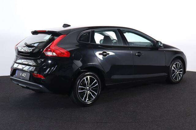 Volvo V40 T2 Nordic+ - Automaat - Parkeerverwarming - LED-koplampen - Navigatie - Verwarmbare voorstoelen - Verwarmbare voorruit - Trekhaak afneembaar