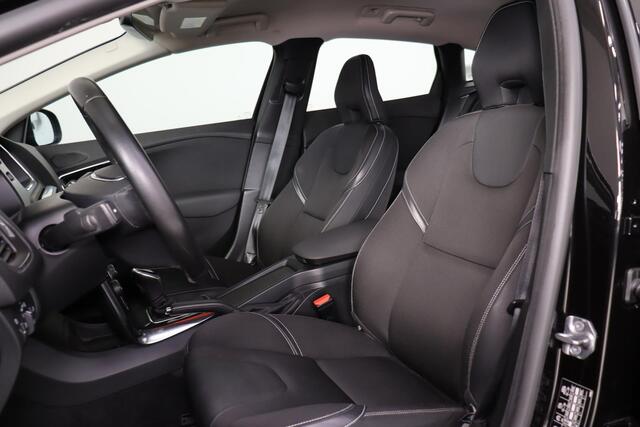 Volvo V40 T2 Nordic+ - Automaat - Parkeerverwarming - LED-koplampen - Navigatie - Verwarmbare voorstoelen - Verwarmbare voorruit - Trekhaak afneembaar