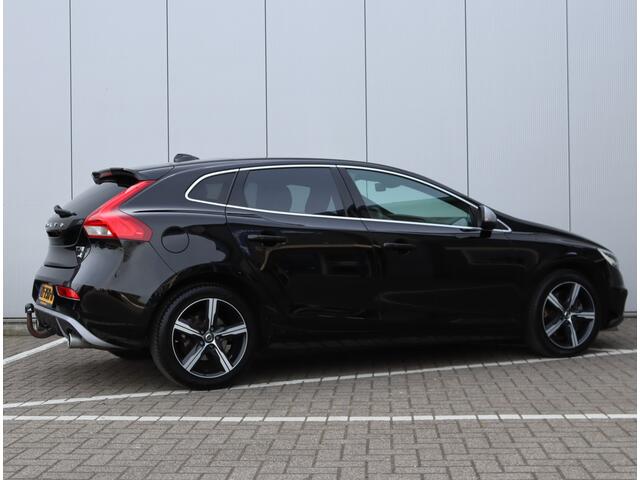 Volvo V40 1.5 T3 Polar+ R-design | Panoramadak | Leder | Trekhaak | H/K | NAP