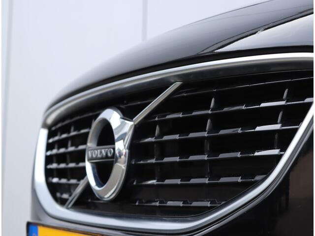 Volvo V40 1.5 T3 Polar+ R-design | Panoramadak | Leder | Trekhaak | H/K | NAP