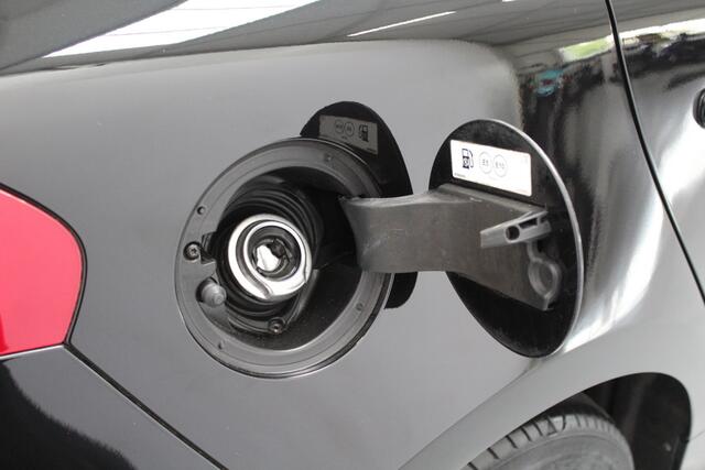 Volvo V40 1.5 T3 Polar+ Sport 153PK | RIJKLAAR | R-DESIGN | ALCANTARA/LEER | AUTOMAAT | PANORAMADAK | HARMAN KARDON | AFN.TREKHAAK | PARK.SENSOREN