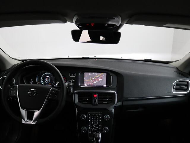 Volvo V40 1.5 T2 Nordic+ | Navigatie | Trekhaak | Voorruitverwarming | LED!