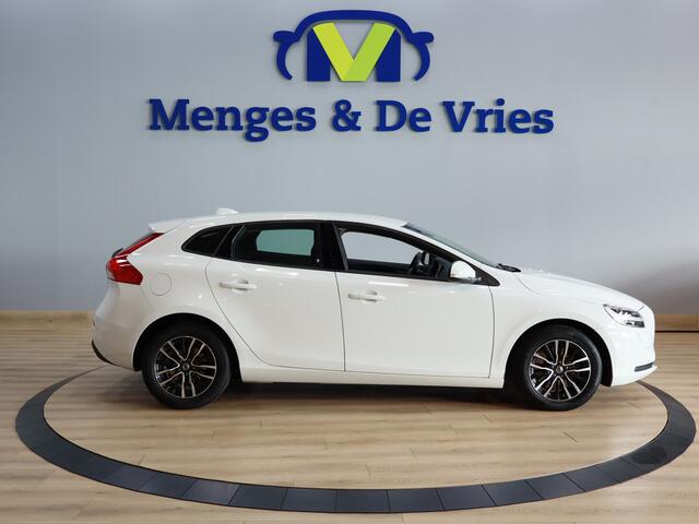 Volvo V40 1.5 T2 Nordic+ Standkachel | Trekhaak | Leder | Cruise Control | Navigatie | Stoelverwarming | Isofix | NAP