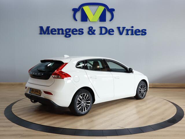 Volvo V40 1.5 T2 Nordic+ Standkachel | Trekhaak | Leder | Cruise Control | Navigatie | Stoelverwarming | Isofix | NAP