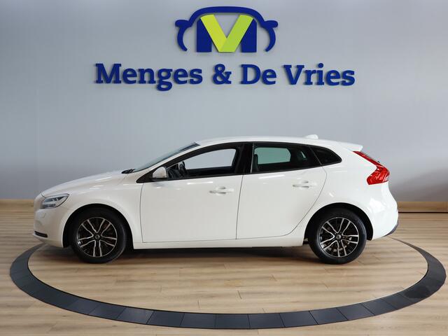 Volvo V40 1.5 T2 Nordic+ Standkachel | Trekhaak | Leder | Cruise Control | Navigatie | Stoelverwarming | Isofix | NAP